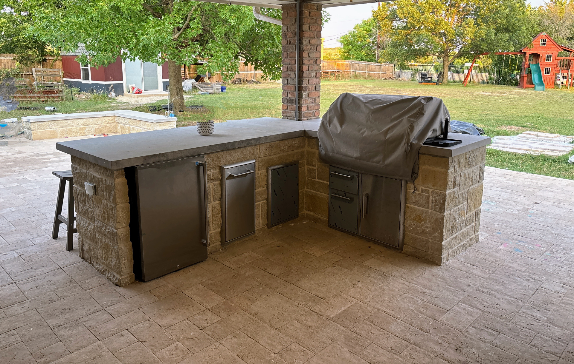 Custom Stone Outdoor Kitchen - Professional masonry work in DFW, TX